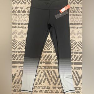 Mono B leggings NWT size Large